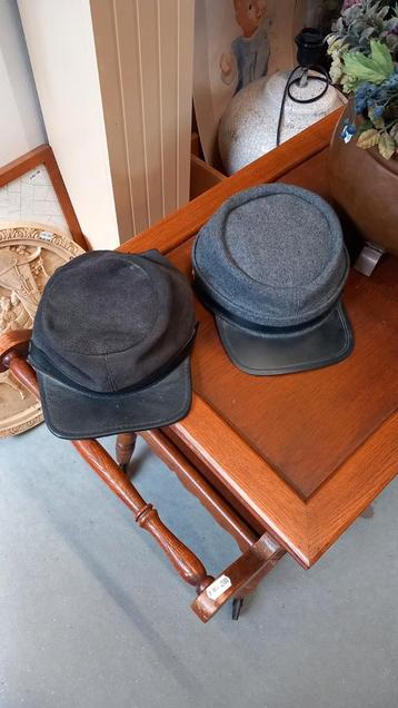 Vintage Petten Set - Zwart & Grijs beschikbaar voor biedingen