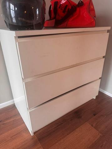 Malm kast, moet weg