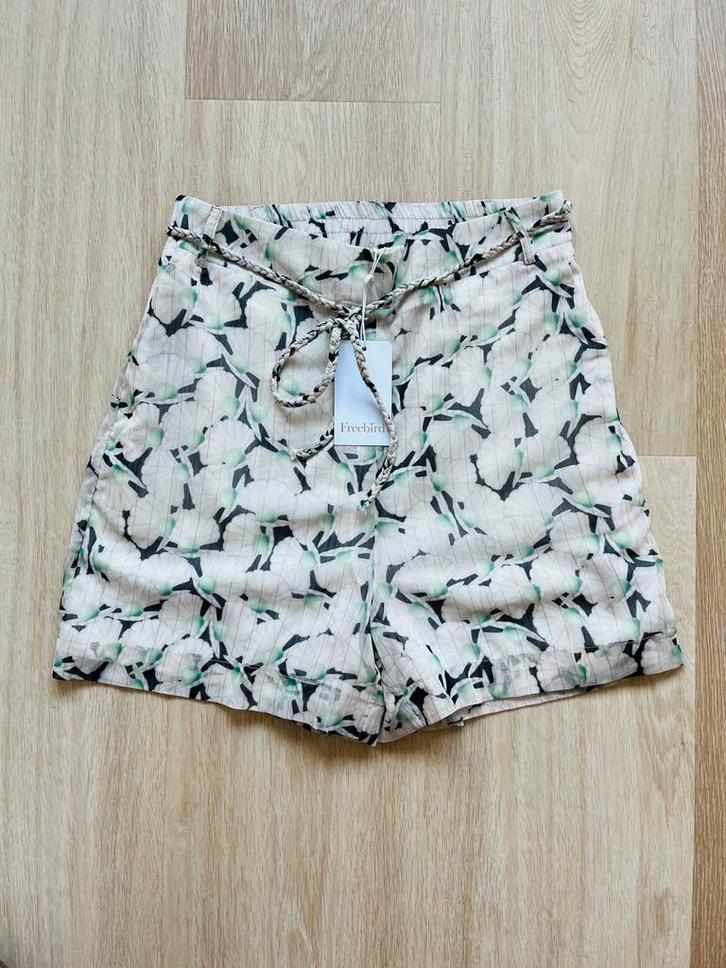 Broekje / short Freebird schelpen nieuw, Kleding | Dames, Broeken en Pantalons, Zo goed als nieuw, Kort, Ophalen of Verzenden