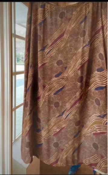 Lange rok in prachtige kleuren maat 38 beschikbaar voor biedingen
