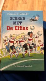 Boek Scoren met de effies - Vivian den Hollander, Ophalen of Verzenden, Zo goed als nieuw, Fictie algemeen