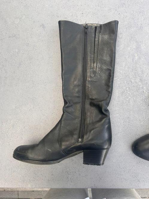Mooie zwarte laarzen. Leuk detail op zijkant. Mt.37,5, Kleding | Dames, Schoenen, Gedragen, Zwart, Ophalen of Verzenden