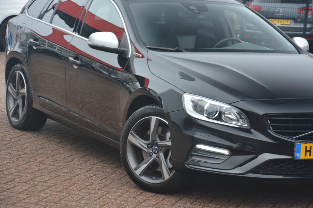 Volvo V60 2.4 D6 Twin Engine R-Design | Navigatie | Stoelver, Automaat, Euro 6, Lichtsensor, Zwart