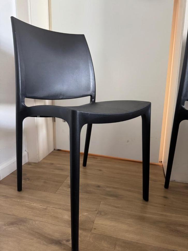 4 Zwarte eetkamerstoelen, Huis en Inrichting, Stoelen, Zo goed als nieuw, Vier, Kunststof, Zwart, Ophalen