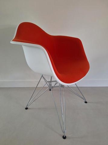 2x Vitra Eames DAR nieuwstaat! beschikbaar voor biedingen