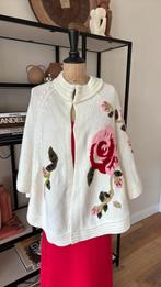 Wolwitte Poncho met geborduurde rozen nieuwstaat, Kleding | Dames, Verzenden, Zo goed als nieuw, Maat 46/48 (XL) of groter, Pashmina