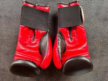 Adidas Bokshandschoenen nieuwstaat beschikbaar voor biedingen