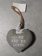 NIEUW decoratie HART met tekst Love and be loved. 9,5 x 8.5, Ophalen of Verzenden, Nieuw