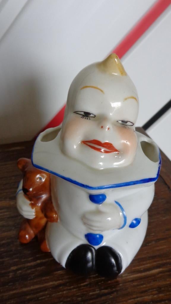 Antiek porseleinen beeldje Jongen met beertje Art Deco, Ophalen