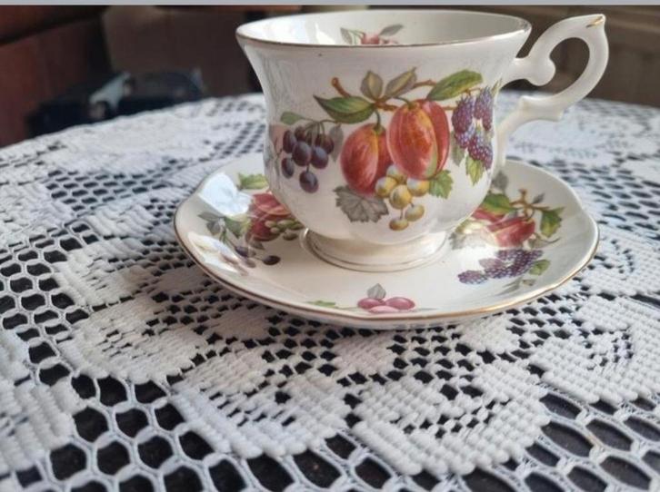 sint James bone china collectie Minton abrikoos/braam, Antiek en Kunst, Antiek | Servies los, Ophalen of Verzenden