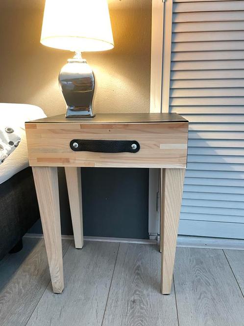 Licht Eiken Nachtkastje + Gratis Lamp, Huis en Inrichting, Slaapkamer | Nachtkastjes, Nieuw, Minder dan 55 cm, Minder dan 45 cm