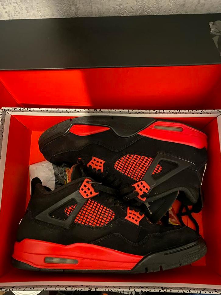 Jordan 4 Retro red- Maat 42,5/10,5, Kleding | Heren, Schoenen, Zo goed als nieuw, Sportschoenen, Zwart, Ophalen of Verzenden