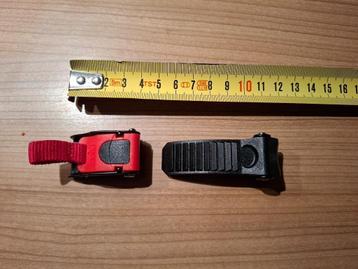 helmpoorten, motorhelm gespclips beschikbaar voor biedingen