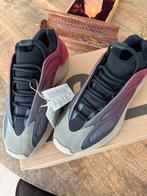 Adidas YEEZY 700 V3 - Fade Carbon - 39 1/3, Kleding | Heren, Schoenen, Overige kleuren, Nieuw, Ophalen of Verzenden, Sneakers of Gympen