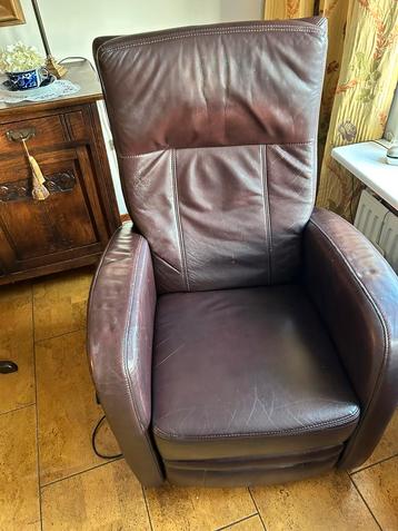 Lederen relax fauteuil met rug/benen elektrisch beschikbaar voor biedingen