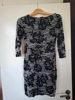 Mooie jurk met bloemenprint - Maat M - New look, Kleding | Dames, Jurken, Maat 38/40 (M), New Look, Zwart, Ophalen of Verzenden