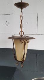 Antieke hanglamp, glazen lantaarn in metalen houder. S22, Huis en Inrichting, Tweedehands verkoop, Tweedehands verkoop, Gebruikt