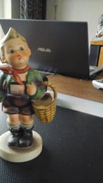 Hummel beeldje.   Dorpsjongen., Verzamelen, Ophalen of Verzenden, Zo goed als nieuw, Hummel