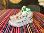 Twee paar Nike Air Jordan, Kinderen en Baby's, Kinderkleding | Schoenen en Sokken, Jongen of Meisje, Schoenen, Ophalen of Verzenden