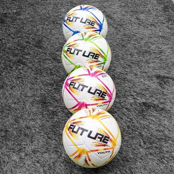 FUTURE YOUTH voetbal maat 3,4 en 5 beschikbaar voor biedingen
