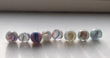 8 antieke Duitse glazen swirl latticinio core knikkers 1900 beschikbaar voor biedingen