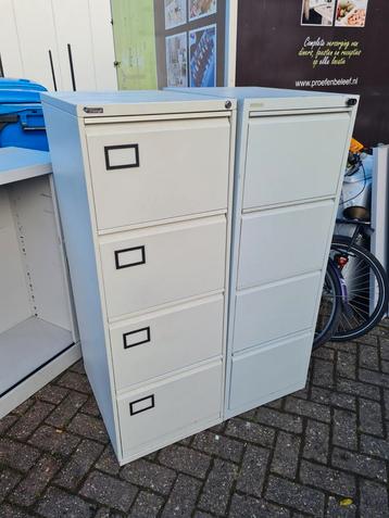 Metalen archiefkast met 4 lades beschikbaar voor biedingen