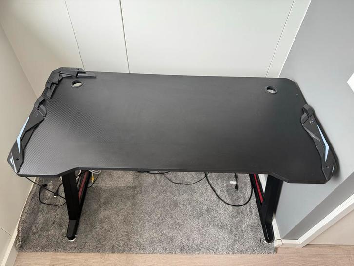 Gamebureau met RGB - 120x60x73 cm, Huis en Inrichting, Bureaus, Zo goed als nieuw, Bureau, Ophalen