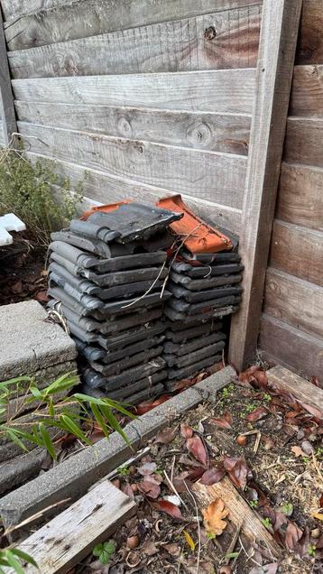Kruispannen (zwart en oranje dakpan) beschikbaar voor biedingen