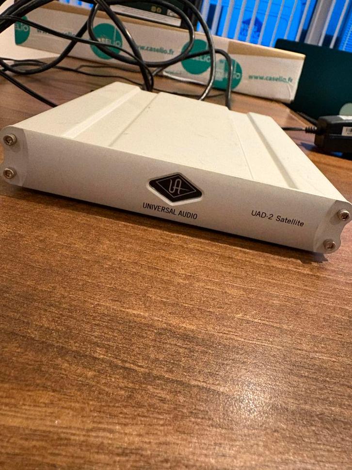 Universal Audio UAD-2 Satellite, Muziek en Instrumenten, Effecten, Zo goed als nieuw, Ophalen of Verzenden