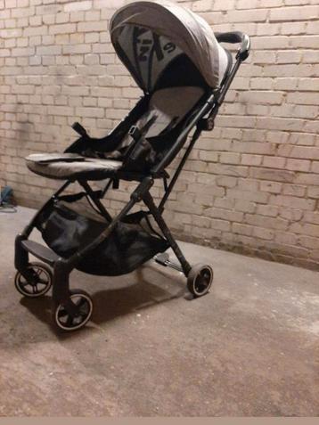 Te koop, Kin Lee merk kinder buggy met slaap functie.  beschikbaar voor biedingen
