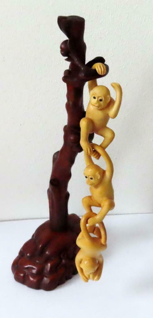 Zeer kunstig gesneden houten aapjes aan een boomtak - Japan, Verzamelen, Beelden en Beeldjes, Nieuw, Dier, Ophalen of Verzenden