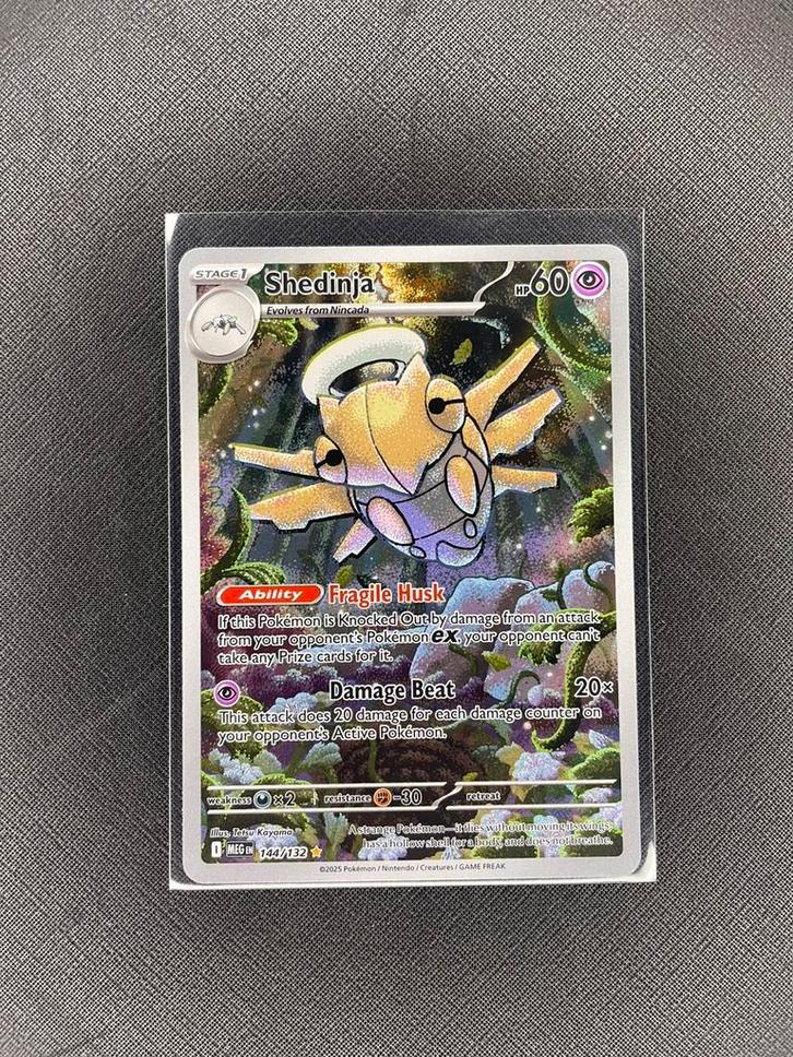 Pokemon shedinja Mega Evolution, Verzamelen, Speelkaarten, Jokers en Kwartetten, Zo goed als nieuw, Speelkaart(en), Ophalen of Verzenden