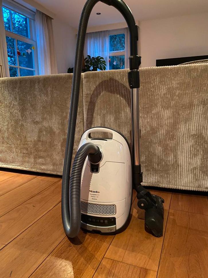 Witte Miele Complete C3 stofzuiger, Witgoed en Apparatuur, Stofzuigers, Gebruikt, Stofzuiger, 1200 tot 1600 watt, Stofzak, Ophalen
