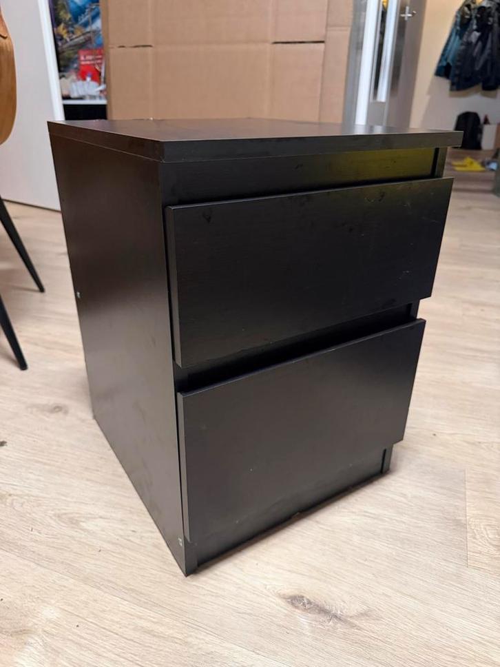 2x Bruine Nachtkastjes tegen Zwart aan, Huis en Inrichting, Kasten | Ladekasten, Gebruikt, Minder dan 100 cm, Minder dan 50 cm