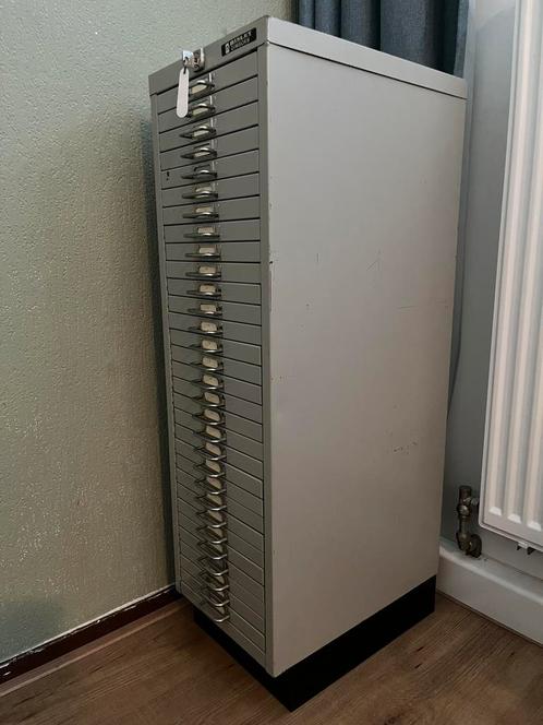 Industrieel vintage metalen ladenkast Bisley Gimborn, Huis en Inrichting, Kasten | Roldeurkasten en Archiefkasten, Gebruikt, Minder dan 100 cm
