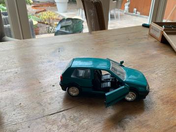 VW Golf Modelauto 1:18 beschikbaar voor biedingen