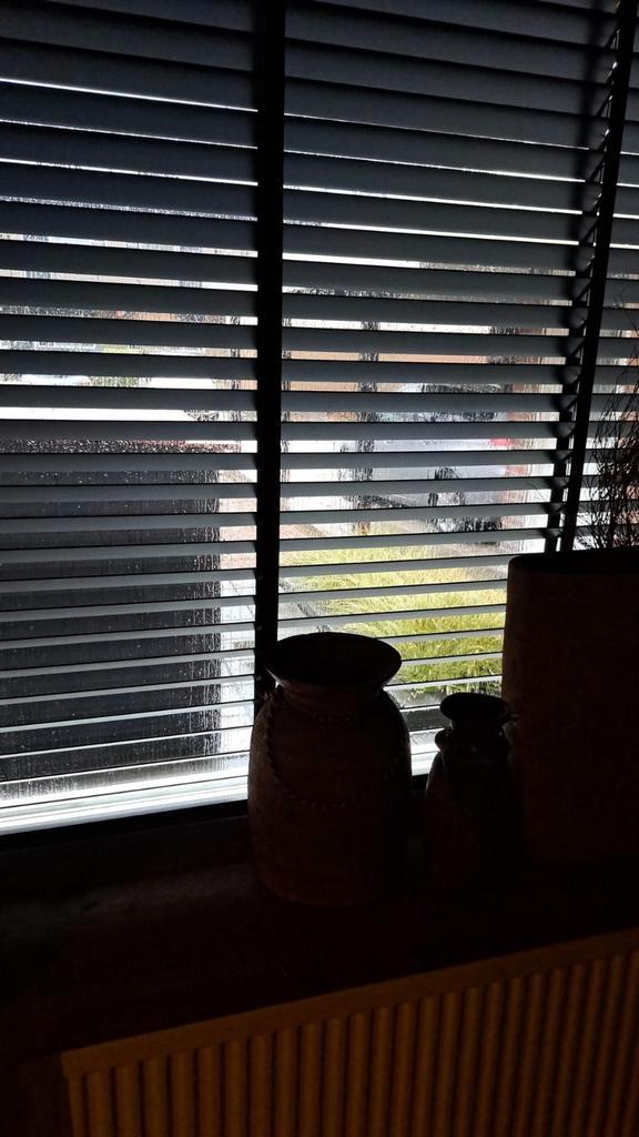 Zwarte houten jaloezieën zie advertentie, Huis en Inrichting, Stoffering | Gordijnen en Lamellen, Nieuw, Ophalen