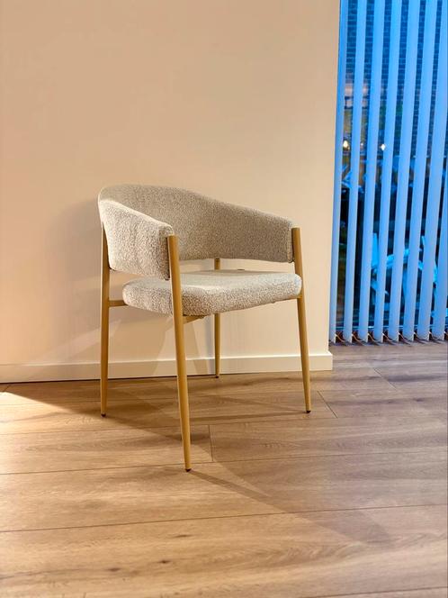 Eetkamerstoel Japandi stijl met arm nieuw uit voorraad, Huis en Inrichting, Stoelen, Nieuw, Vijf, Zes of meer stoelen, Metaal
