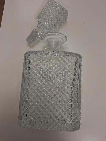 Karaf en glas beschikbaar voor biedingen