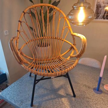 Rotan vintage stoel beschikbaar voor biedingen