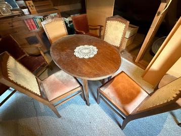 Vintage eetkamerset – massief hout – 4 stoelen + ronde tafel beschikbaar voor biedingen