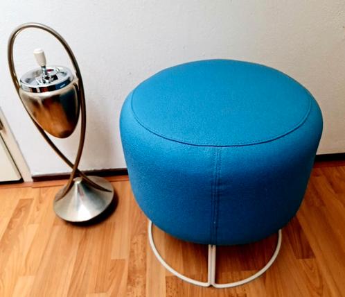 Cascando Paddy design poef hocker zitkruk blauw P. vd Water, Huis en Inrichting, Banken | Voetenbanken en Poefen, Zo goed als nieuw