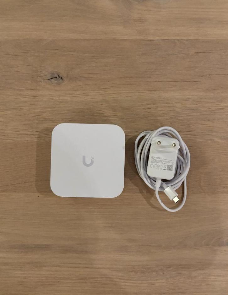Ubiquiti UniFi Express, Computers en Software, Routers en Modems, Zo goed als nieuw, Router, Ophalen of Verzenden