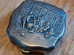 Antiek zilveren Pillendoosje met Reliëf, Antiek en Kunst, Ophalen of Verzenden, Zilver