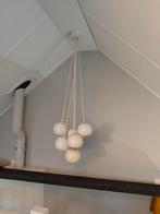 Leuke retro plafondlamp / kroonluchter. Witte bollen., Ophalen of Verzenden, Zo goed als nieuw