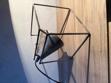 Industriele lamp beschikbaar voor biedingen
