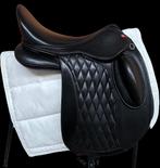 Edix Tariq Dressuurzadel 17.5 inch incl merino pad, Dieren en Toebehoren, Paarden en Pony's | Zadels, Ophalen of Verzenden, Zo goed als nieuw