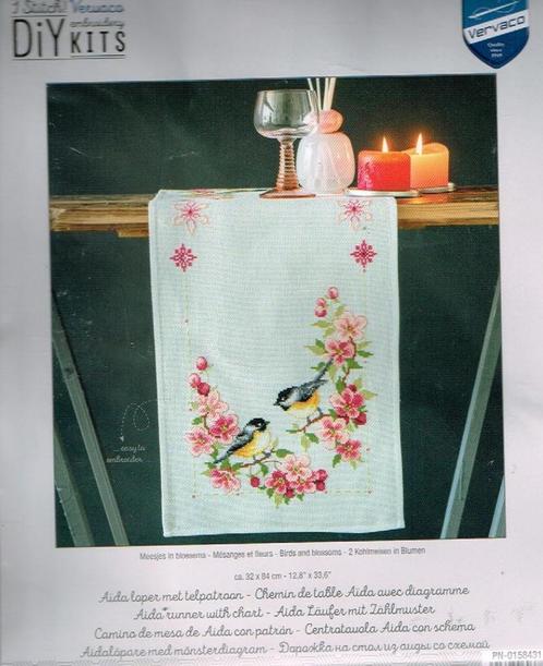 Cado vervaco borduurpakket loper meesjes in bloemen, Hobby en Vrije tijd, Borduren en Borduurmachines, Nieuw, Borduurpakket, Handborduren