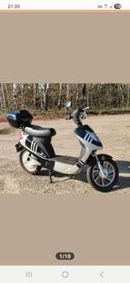 Electrische Snorscooter GUEWER ZWD 308 nieuwe accupakket, Fietsen en Brommers, Snorfietsen en Snorscooters, Elektrisch, Zo goed als nieuw