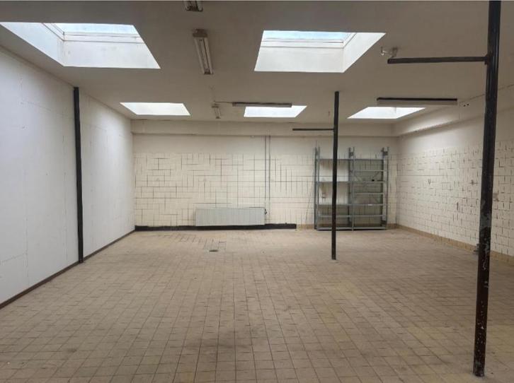 Te huur: berging stalling garage opslag loods 125m2, Auto diversen, Autostallingen en Garages